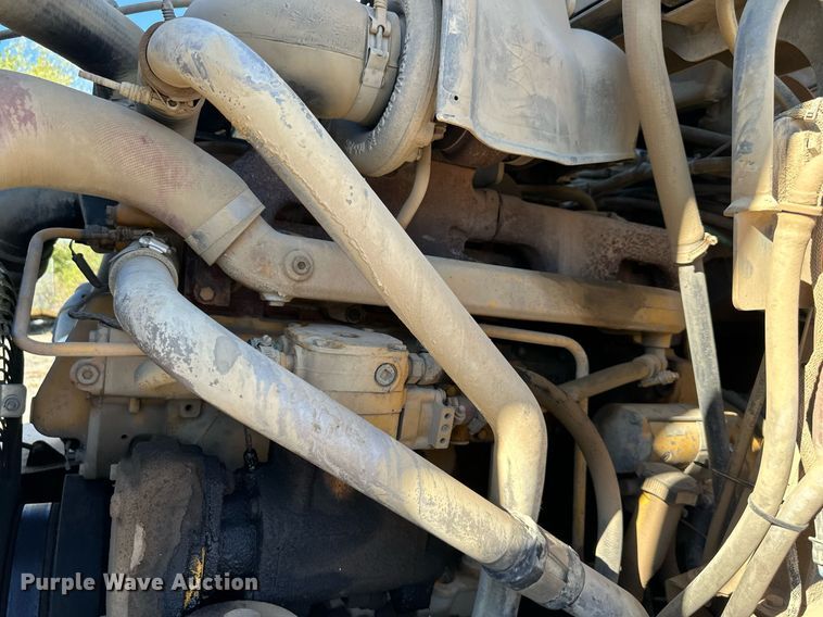 image for item DR2710 2003 John Deere  250D haul truck