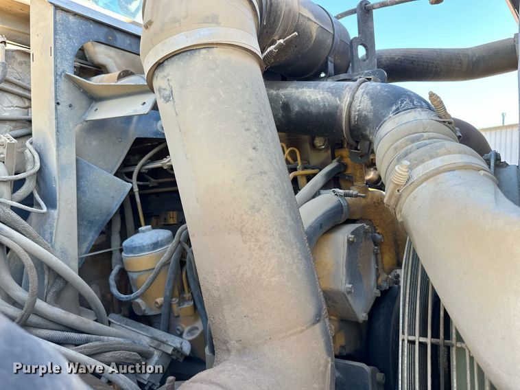 image for item DR2710 2003 John Deere  250D haul truck