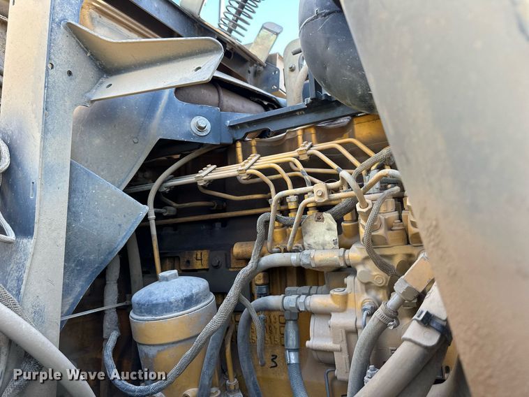 image for item DR2710 2003 John Deere  250D haul truck