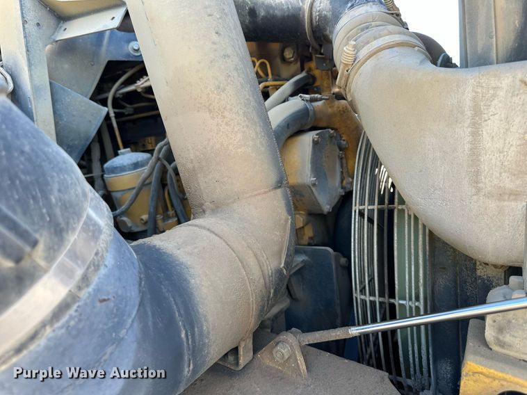 image for item DR2710 2003 John Deere  250D haul truck