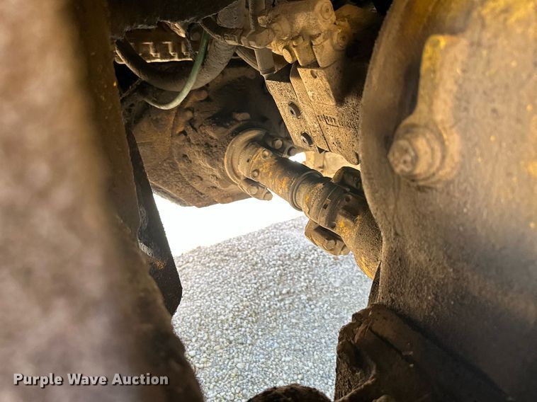 image for item DR2710 2003 John Deere  250D haul truck