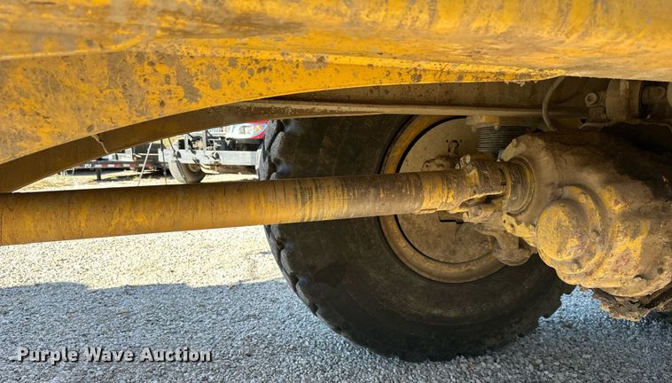 image for item DR2710 2003 John Deere  250D haul truck