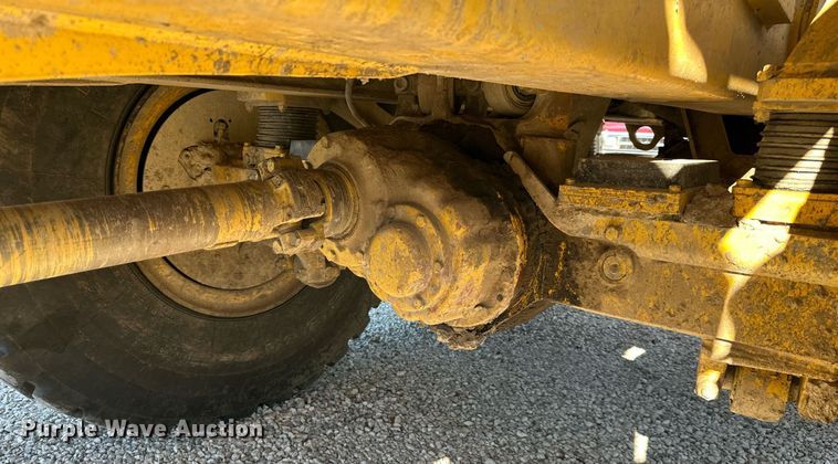 image for item DR2710 2003 John Deere  250D haul truck