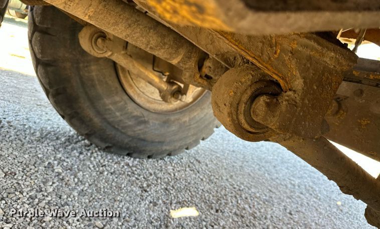 image for item DR2710 2003 John Deere  250D haul truck