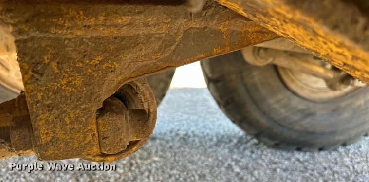 image for item DR2710 2003 John Deere  250D haul truck