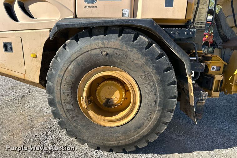 image for item DR2710 2003 John Deere  250D haul truck