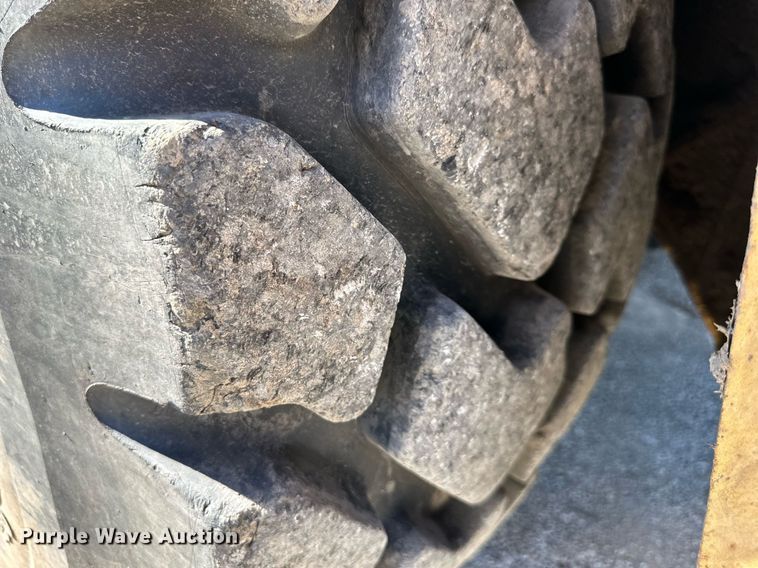 image for item DR2710 2003 John Deere  250D haul truck