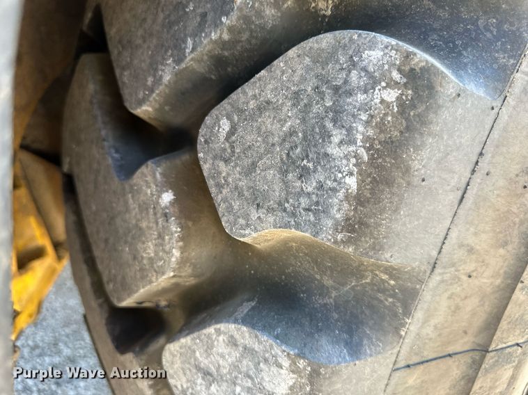 image for item DR2710 2003 John Deere  250D haul truck