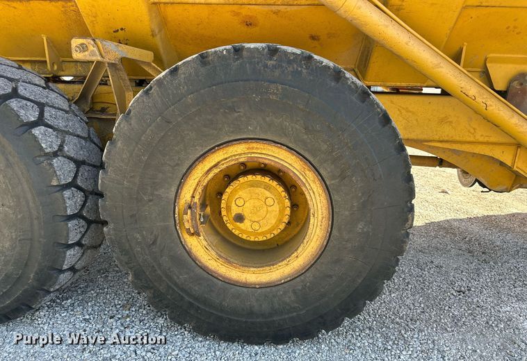 image for item DR2710 2003 John Deere  250D haul truck