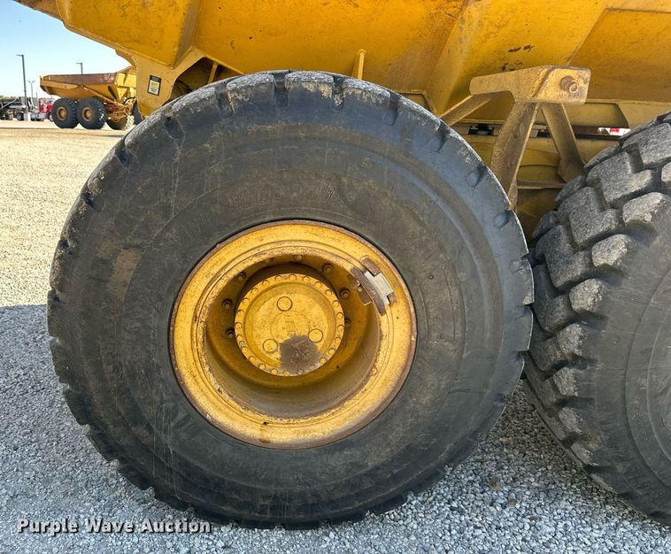 image for item DR2710 2003 John Deere  250D haul truck