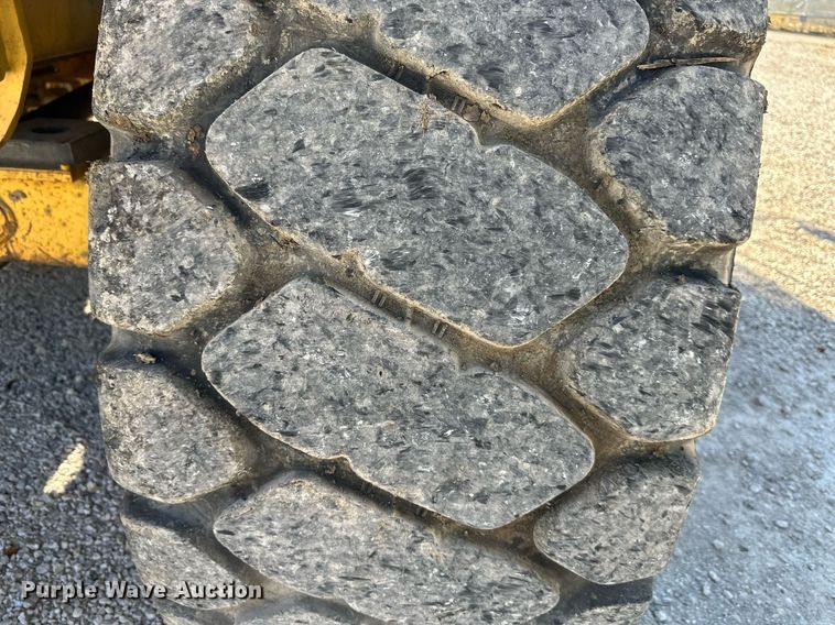 image for item DR2710 2003 John Deere  250D haul truck