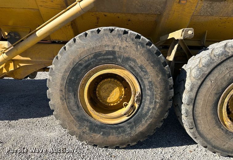 image for item DR2710 2003 John Deere  250D haul truck