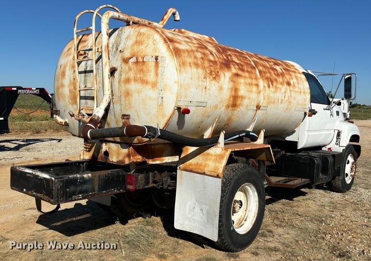 image for item DS2534 1998 GMC C7500 water truck