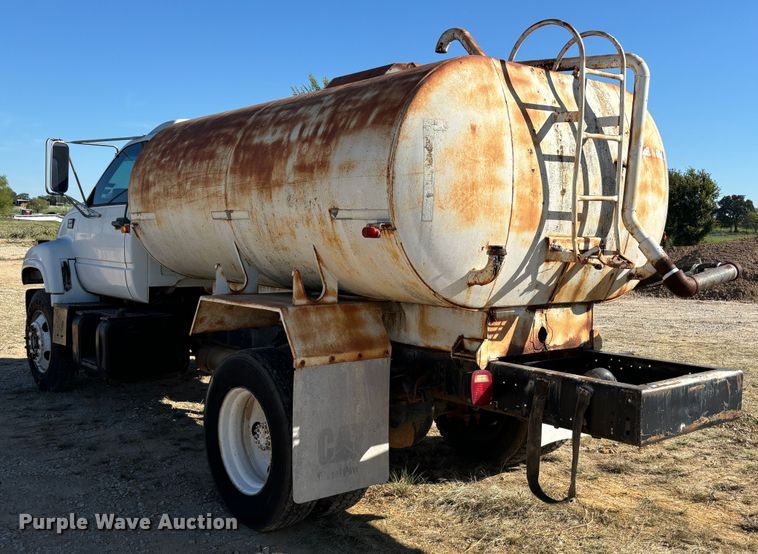 image for item DS2534 1998 GMC C7500 water truck