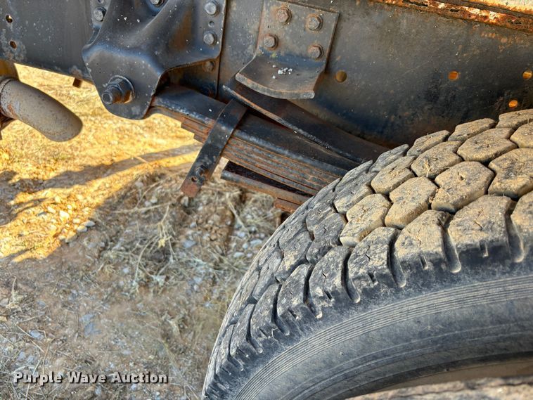 image for item DS2534 1998 GMC C7500 water truck