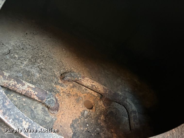 image for item DS2534 1998 GMC C7500 water truck