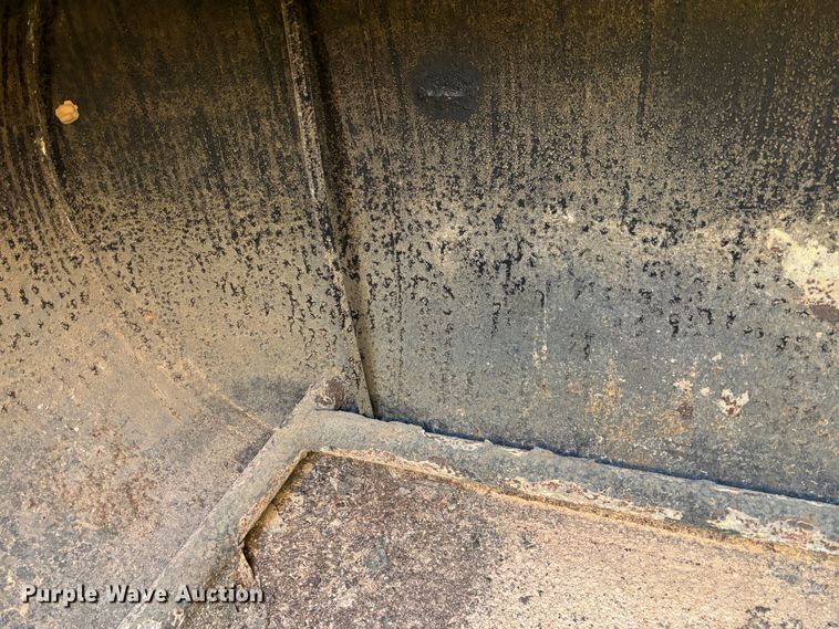 image for item DS2534 1998 GMC C7500 water truck