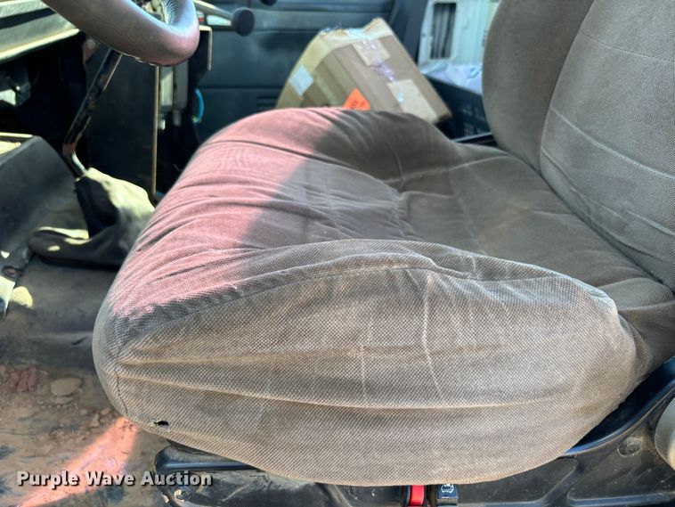 image for item DS2534 1998 GMC C7500 water truck