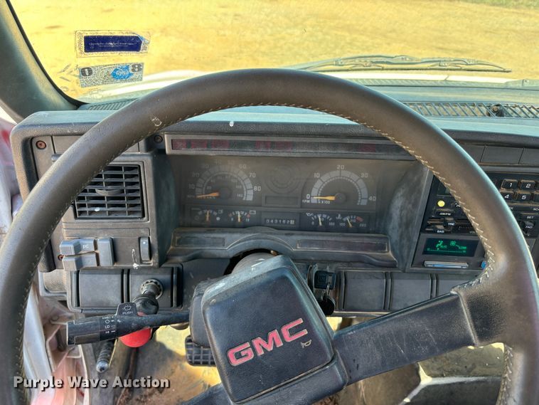 image for item DS2534 1998 GMC C7500 water truck