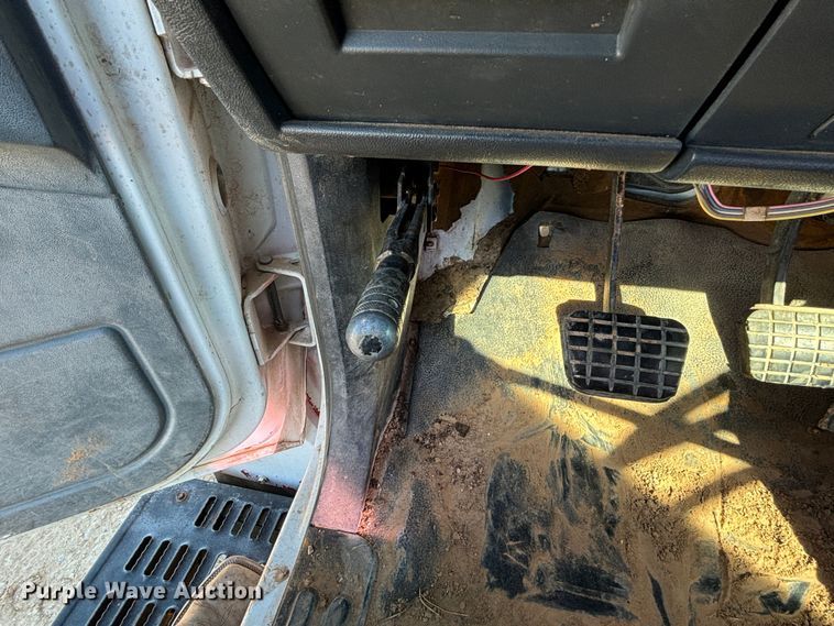 image for item DS2534 1998 GMC C7500 water truck