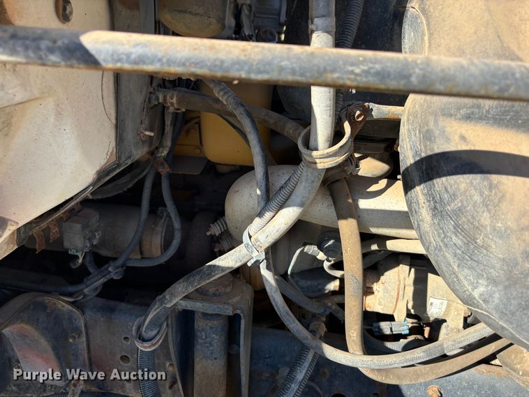 image for item DS2534 1998 GMC C7500 water truck