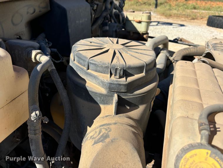 image for item DS2534 1998 GMC C7500 water truck