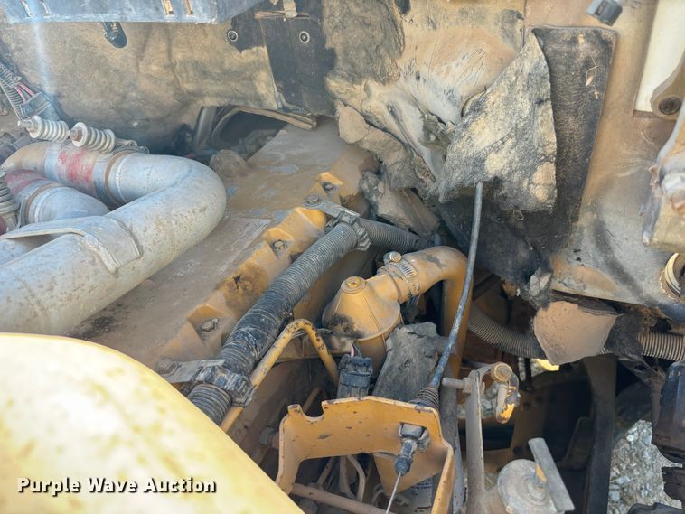 image for item DS2534 1998 GMC C7500 water truck