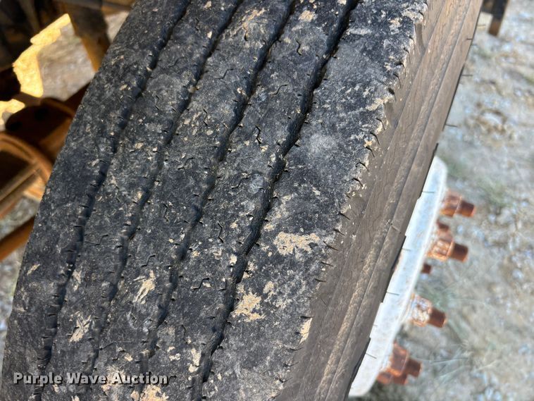 image for item DS2534 1998 GMC C7500 water truck