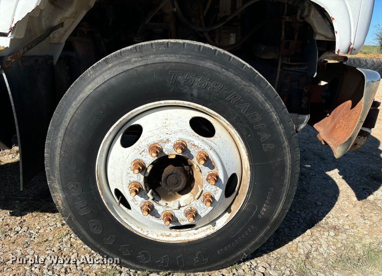 image for item DS2534 1998 GMC C7500 water truck