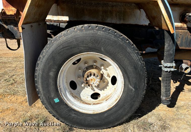 image for item DS2534 1998 GMC C7500 water truck