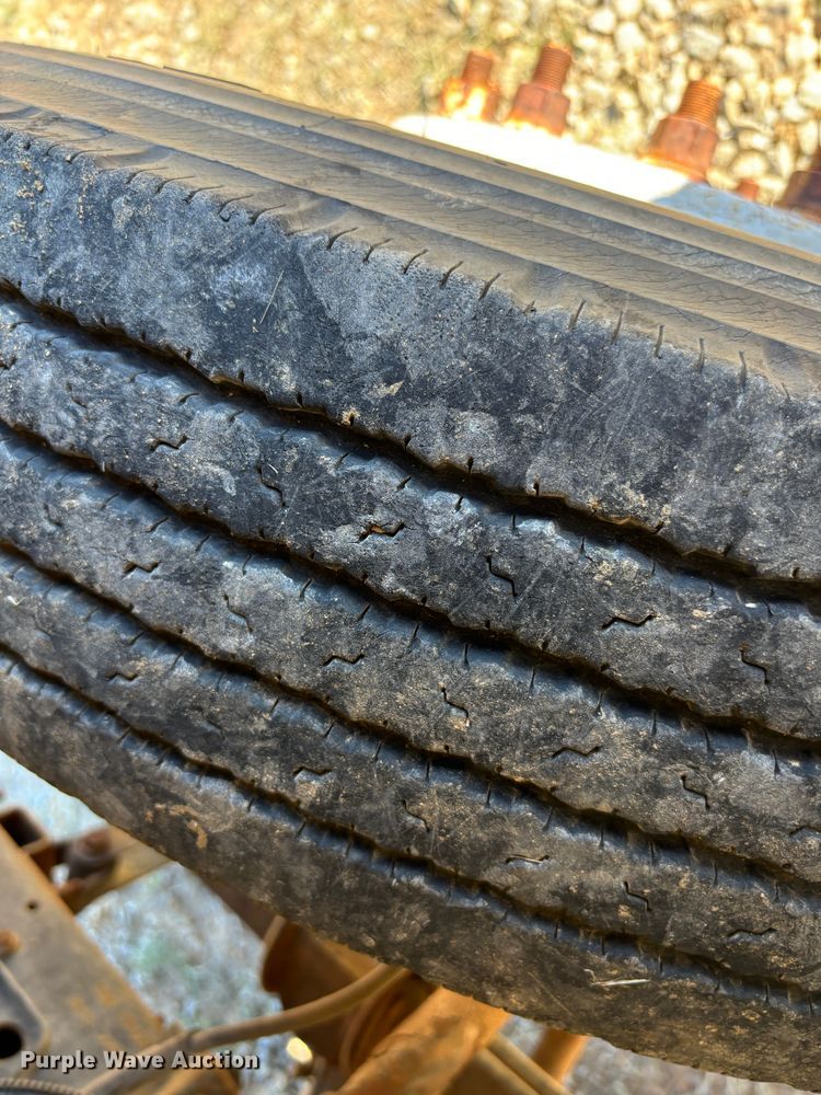 image for item DS2534 1998 GMC C7500 water truck