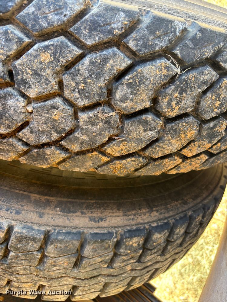 image for item DS2534 1998 GMC C7500 water truck