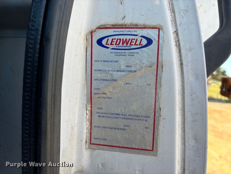 image for item DS2534 1998 GMC C7500 water truck