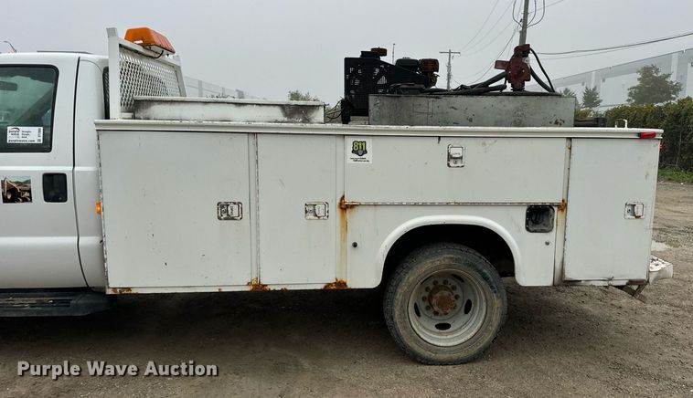 image for item DT2000 2007 Ford  F550 Super Duty XL utility / service truck