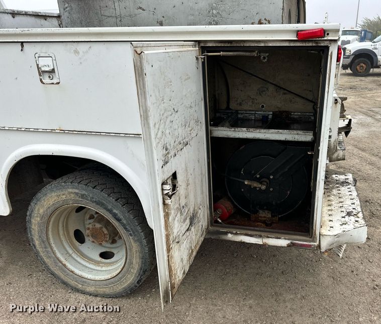 image for item DT2000 2007 Ford  F550 Super Duty XL utility / service truck