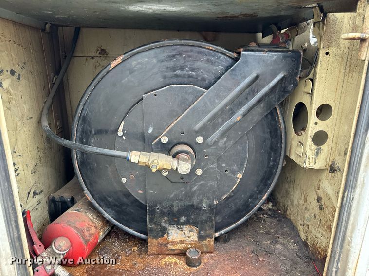 image for item DT2000 2007 Ford  F550 Super Duty XL utility / service truck