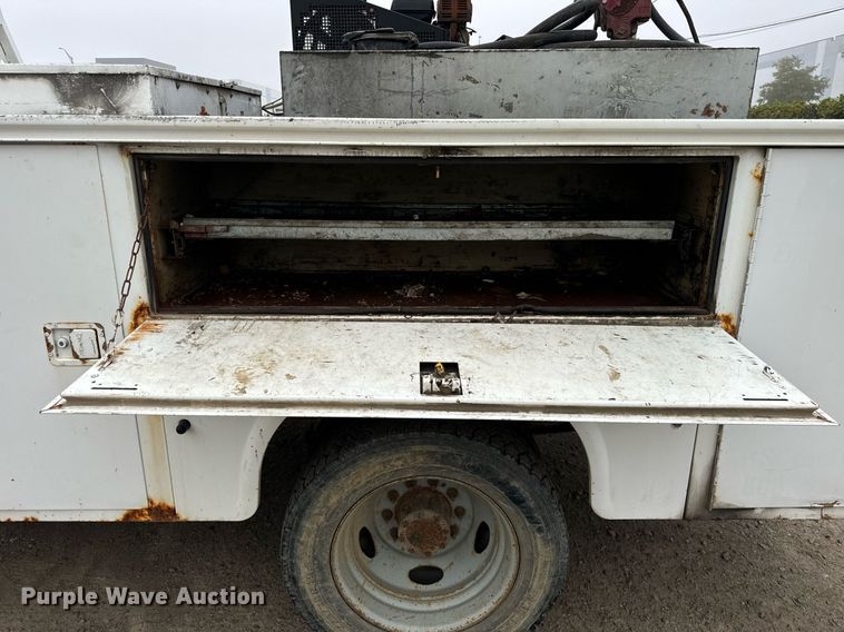 image for item DT2000 2007 Ford  F550 Super Duty XL utility / service truck