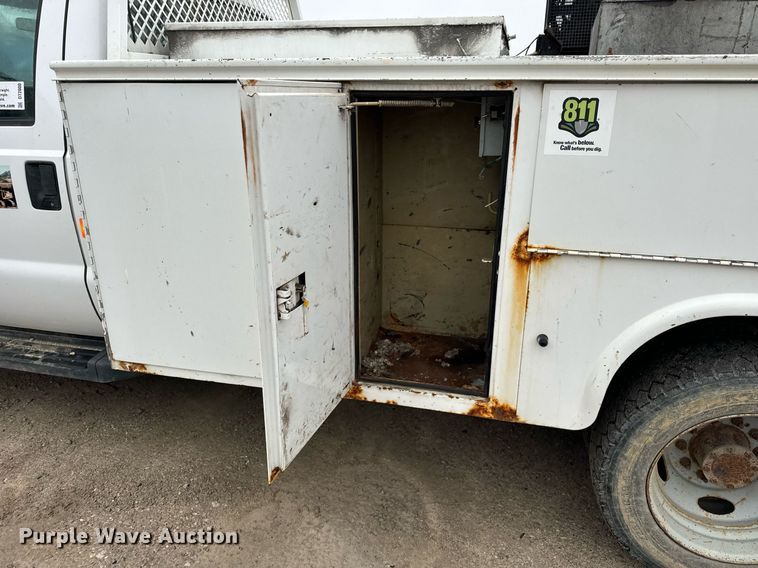 image for item DT2000 2007 Ford  F550 Super Duty XL utility / service truck