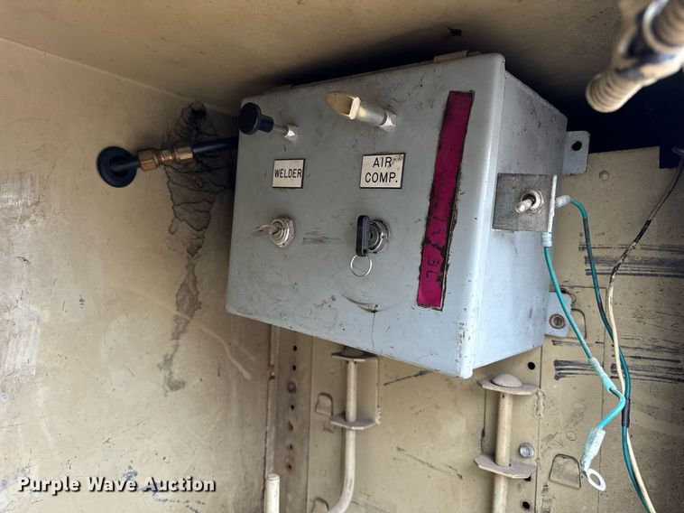 image for item DT2000 2007 Ford  F550 Super Duty XL utility / service truck