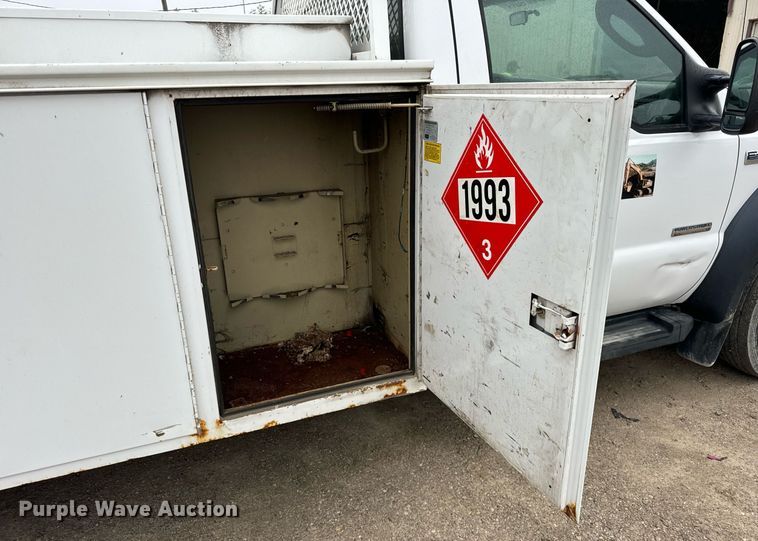 image for item DT2000 2007 Ford  F550 Super Duty XL utility / service truck