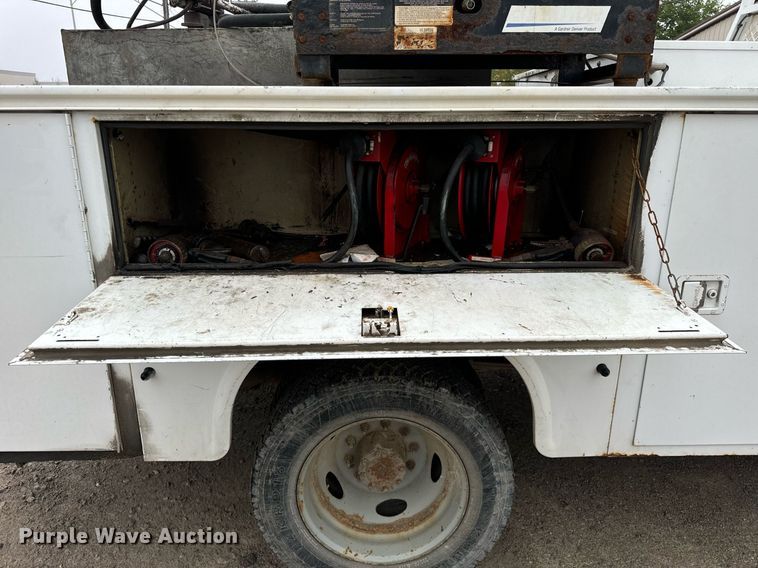 image for item DT2000 2007 Ford  F550 Super Duty XL utility / service truck