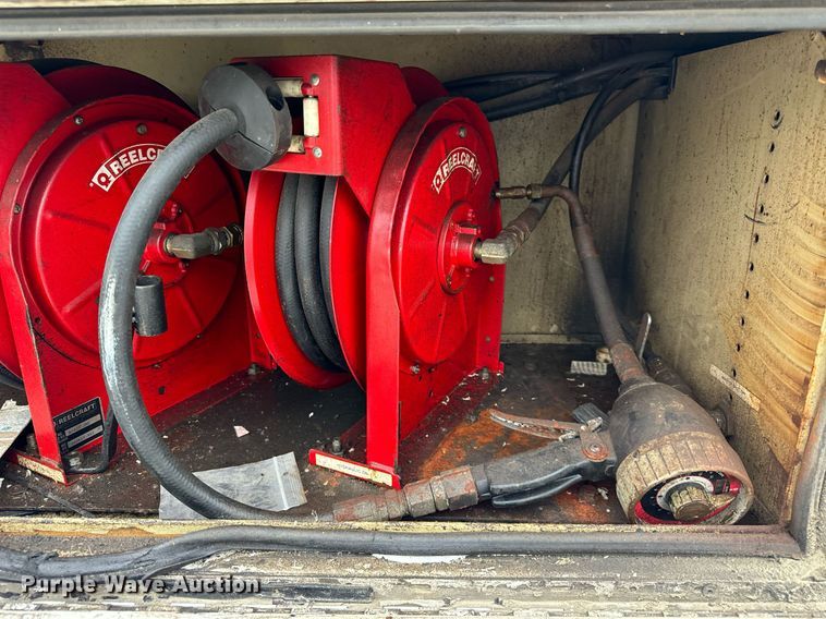 image for item DT2000 2007 Ford  F550 Super Duty XL utility / service truck