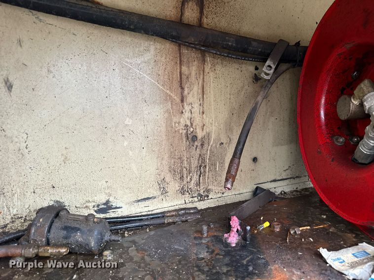 image for item DT2000 2007 Ford  F550 Super Duty XL utility / service truck