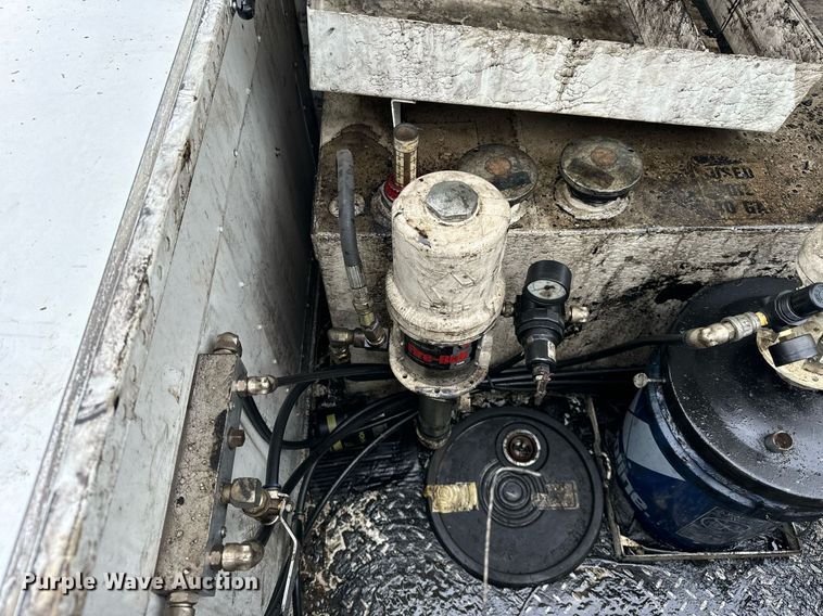 image for item DT2000 2007 Ford  F550 Super Duty XL utility / service truck