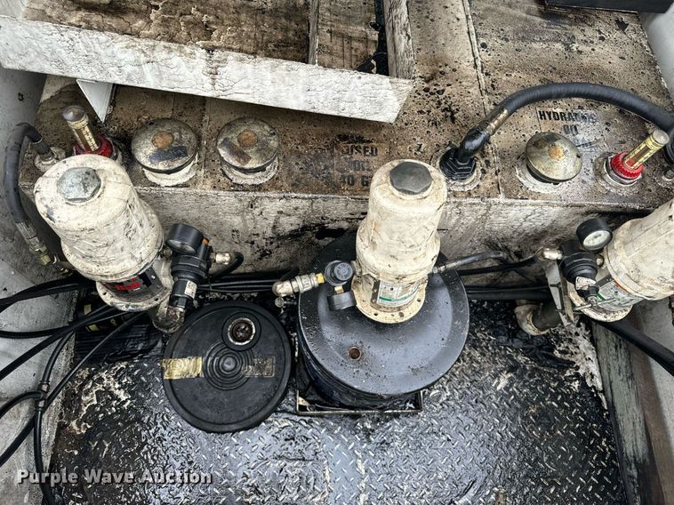 image for item DT2000 2007 Ford  F550 Super Duty XL utility / service truck