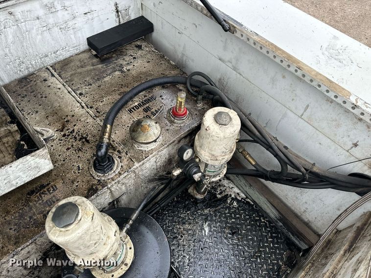 image for item DT2000 2007 Ford  F550 Super Duty XL utility / service truck