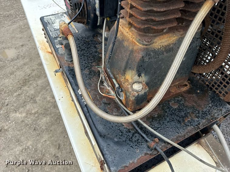 image for item DT2000 2007 Ford  F550 Super Duty XL utility / service truck