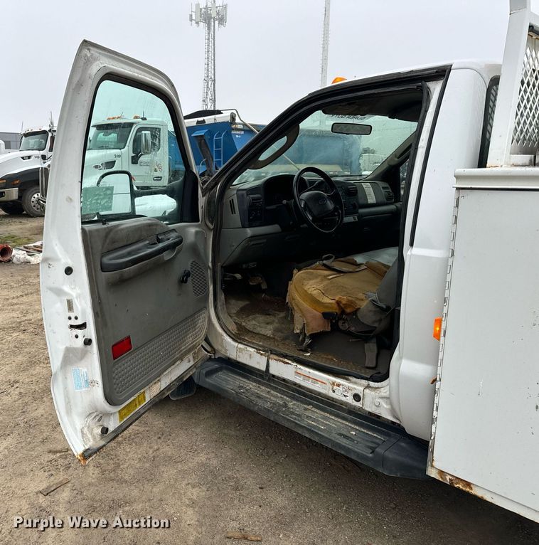 image for item DT2000 2007 Ford  F550 Super Duty XL utility / service truck