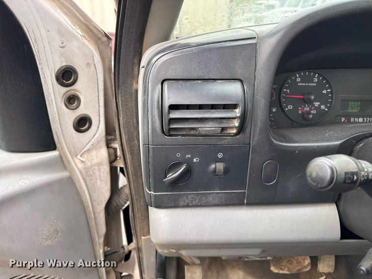 image for item DT2000 2007 Ford  F550 Super Duty XL utility / service truck