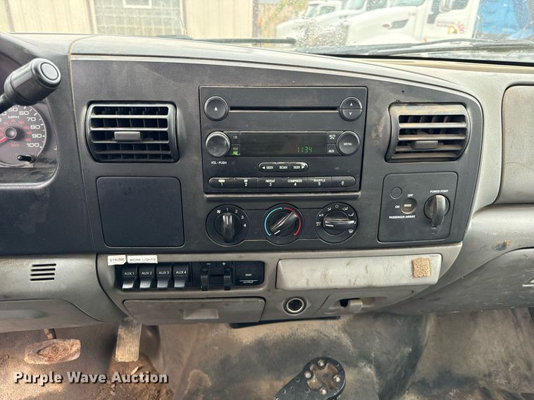 image for item DT2000 2007 Ford  F550 Super Duty XL utility / service truck